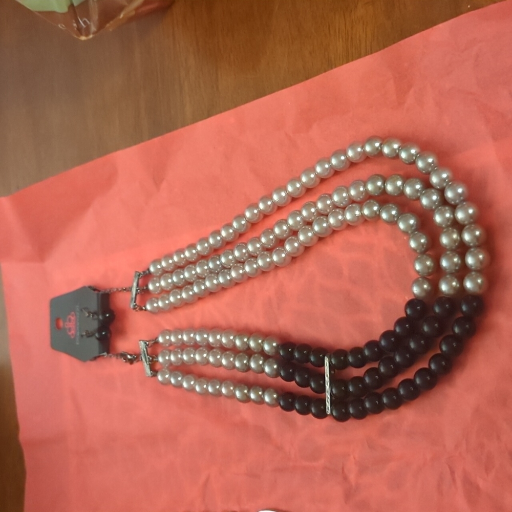 Jewelry - Picture 5 of 5